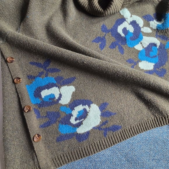 St. John's Bay Long Sleeve Floral Pullover Sweater - Picture 9 of 10